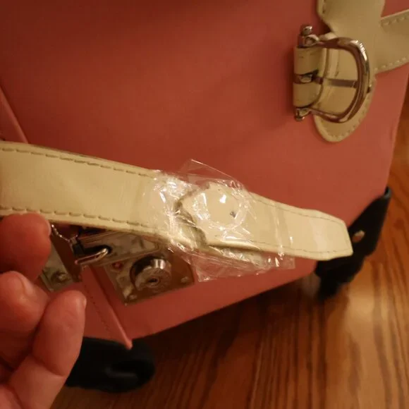 4-Piece Steamline Luggage Set, Large suitcase, carryon suitcase,  two hatboxes - Picture 10 of 16